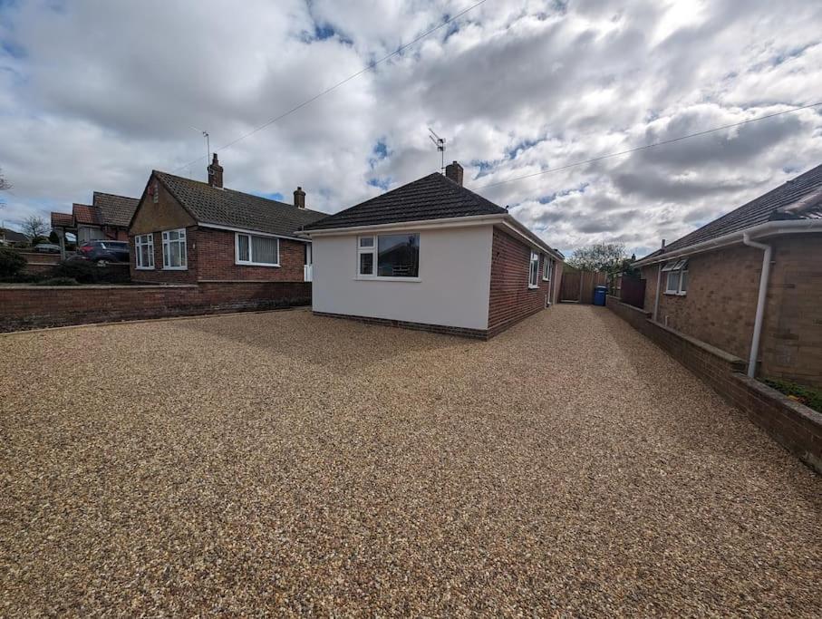 Clovelly Rise Apartment Lowestoft Exterior photo